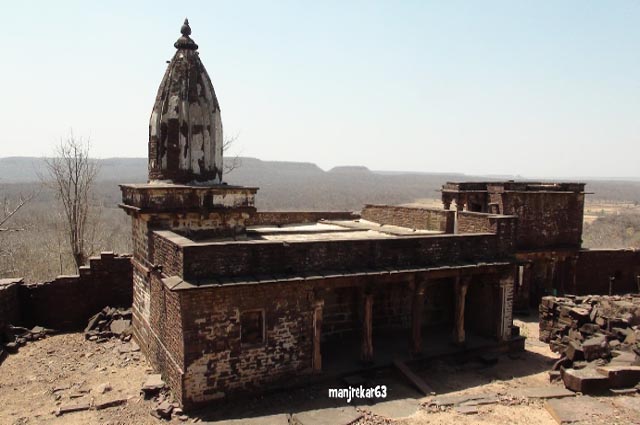 Shri Digambar Jain Choubsi Bada Mandir, Chanderi, Madhya Pradesh