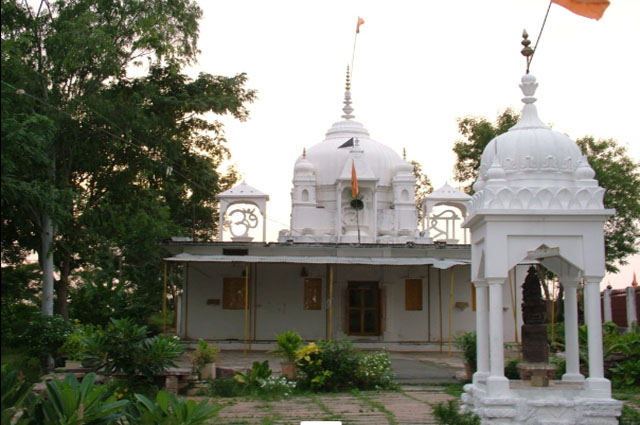 Shri Digamber Jain Atishay Tirthkshetra, Aadishwargiri, Nohta, Madhya Pradesh