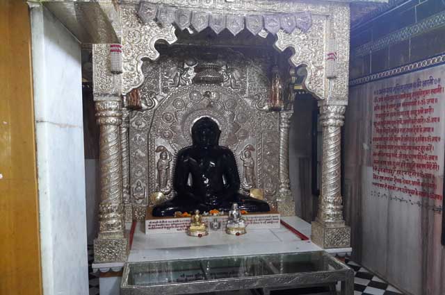 Shri 1008 Munisuwratnath Digamber Jain Atishaya Kshetra, Paithan, Maharashtra